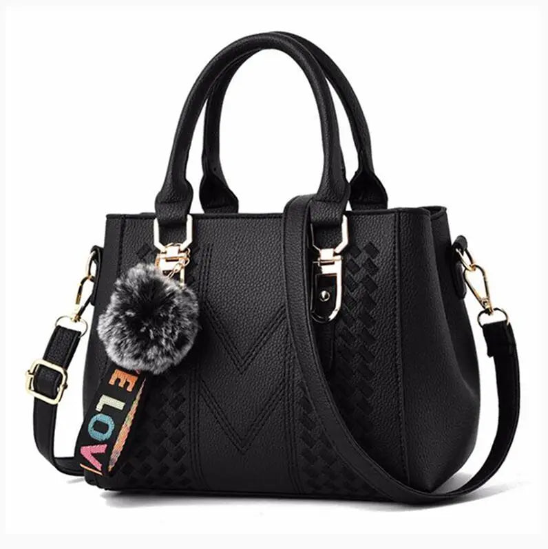 Bolso Fiorenza Bordado Artesanal con Pompón