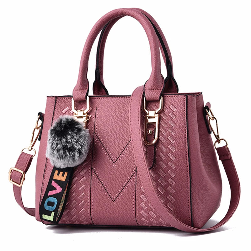 Bolso Fiorenza Bordado Artesanal con Pompón